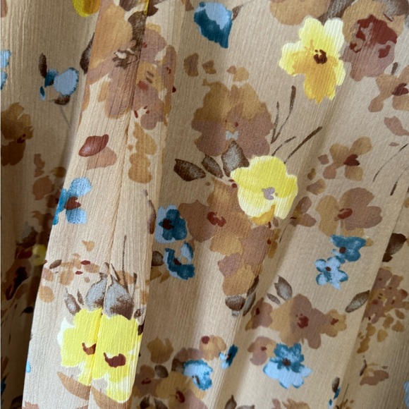 PRETTY NEUTRAL FLORAL  PRINT FULLY LINED SKIRT   SPRING PLUS:   2X         #7 - Picture 2 of 6